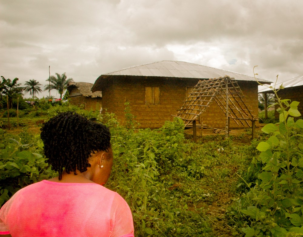 Beboerne i Baoma må ofte gå langt for at føde eller få lægebehandling